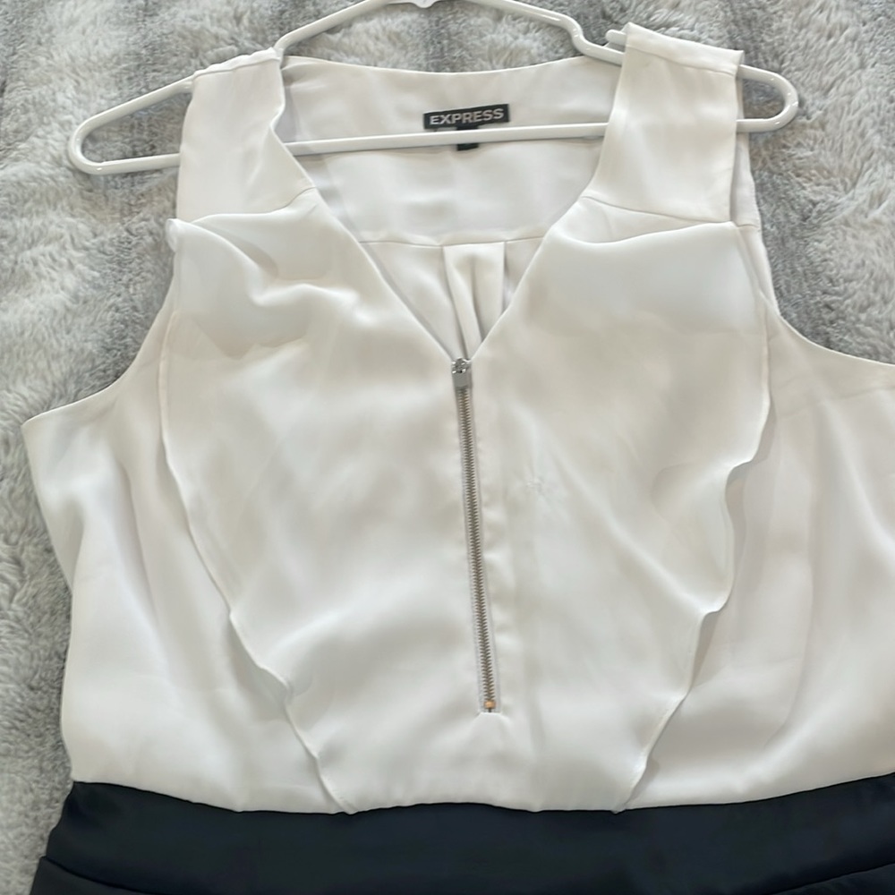 EXPRESS ROMPER WITH POCKETS!!! - Picture 3 of 6